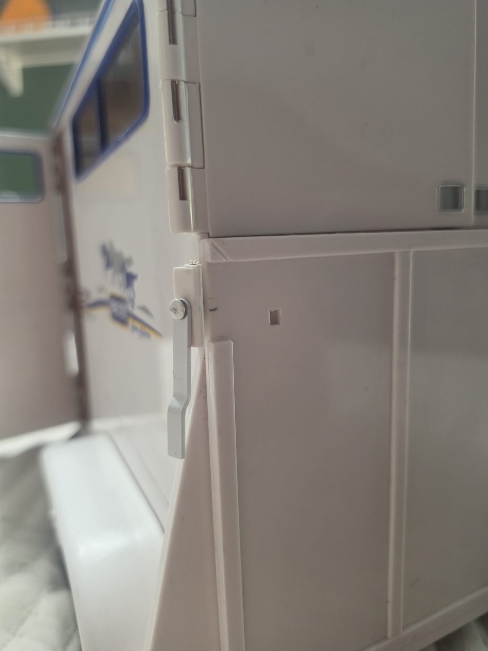 Breyer Kids Horse Trailer Toy - White with Blue Trim - Picture 4 of 6